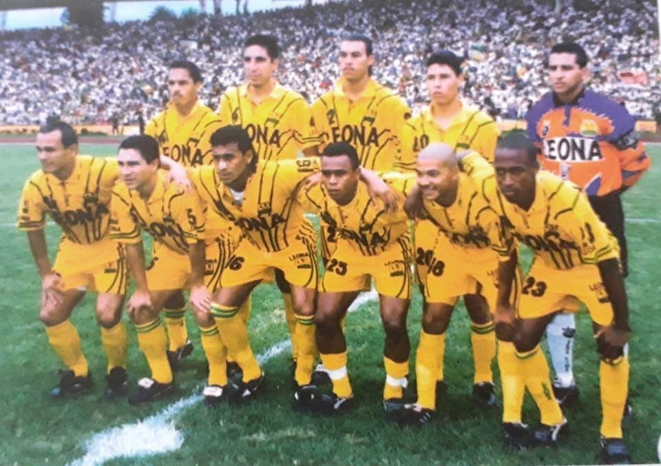 Arleydeportes on X: "Foto del recuerdo. @ABucaramanga 1997. Jhon Alex  Rodríguez, Miguel Montañez, Manuel Galarcio, Wilmar Moreno, Chepe  Castañeda, Misil Restrepo, Cheo Romero, Lucio España, Henry Vásquez,  Martínez y Orlando Ballesteros. Ganó